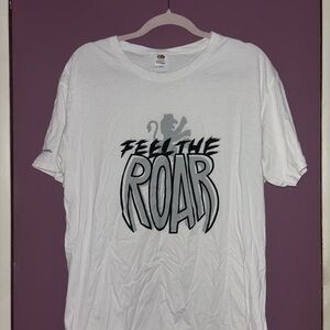 Fruit of the Loom White 'Feel the Roar' Tee